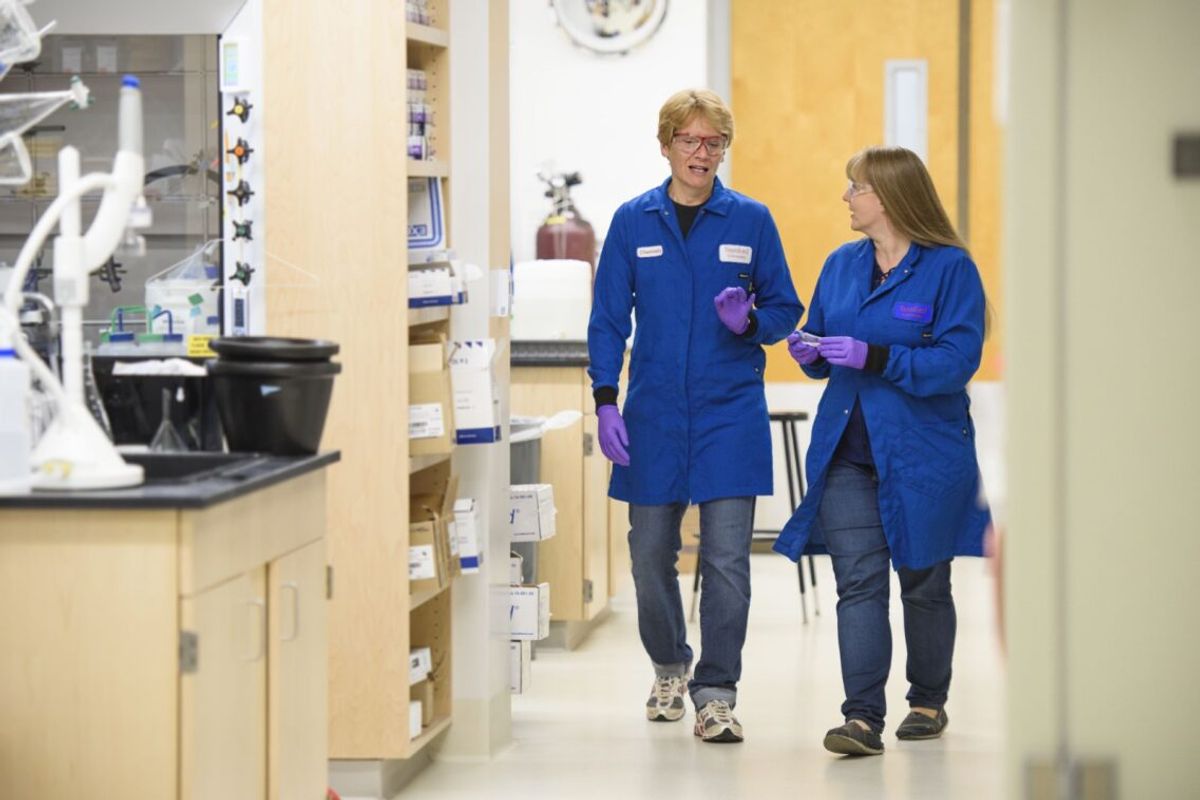 Carolyn Bertozzi working in the laboratory with postdoctoral scholar Ula Gerling-Driessen